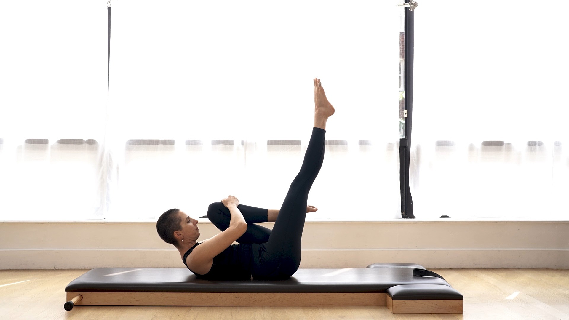 Single Leg Stretch